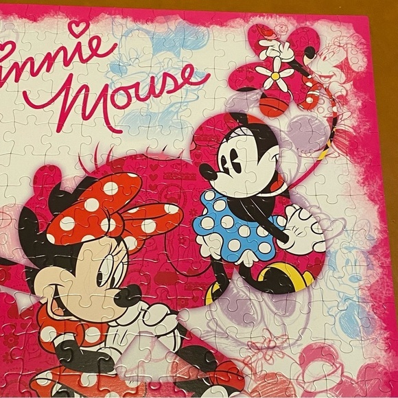 MEGA Puzzles Disney Expressions Minnie Forever 300 Piece Puzzle - Picture 6 of 10